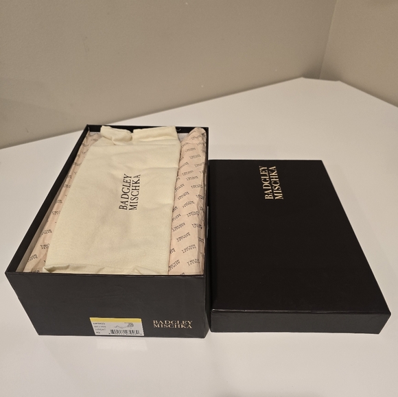 Badgley Mischka Gillian Ivory Ankle Strap Kitten Heels Womens 9.5 - Picture 7 of 11
